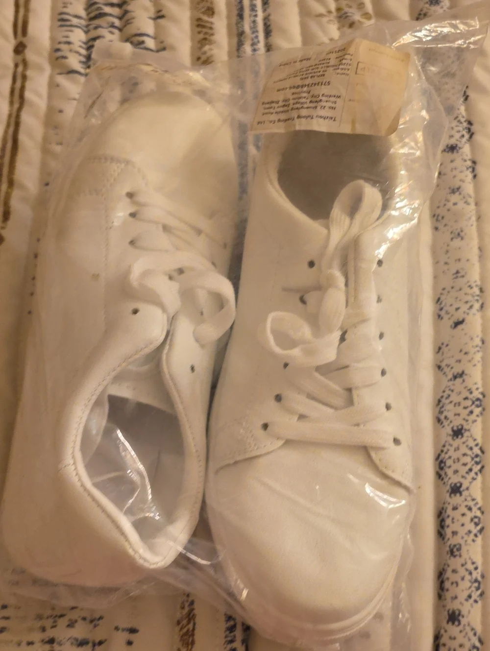 SHEIN White Low-Top Canvas Sneakers